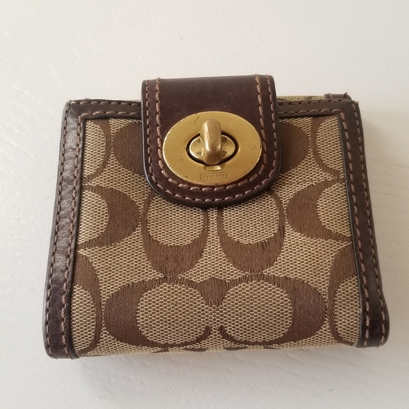 Coach Handbags - Coach Vintage Kisslock Wallet